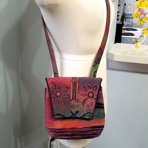L.O' Neill Design cross body cloth purse. Lovely Art design. 🎨 Great condition.